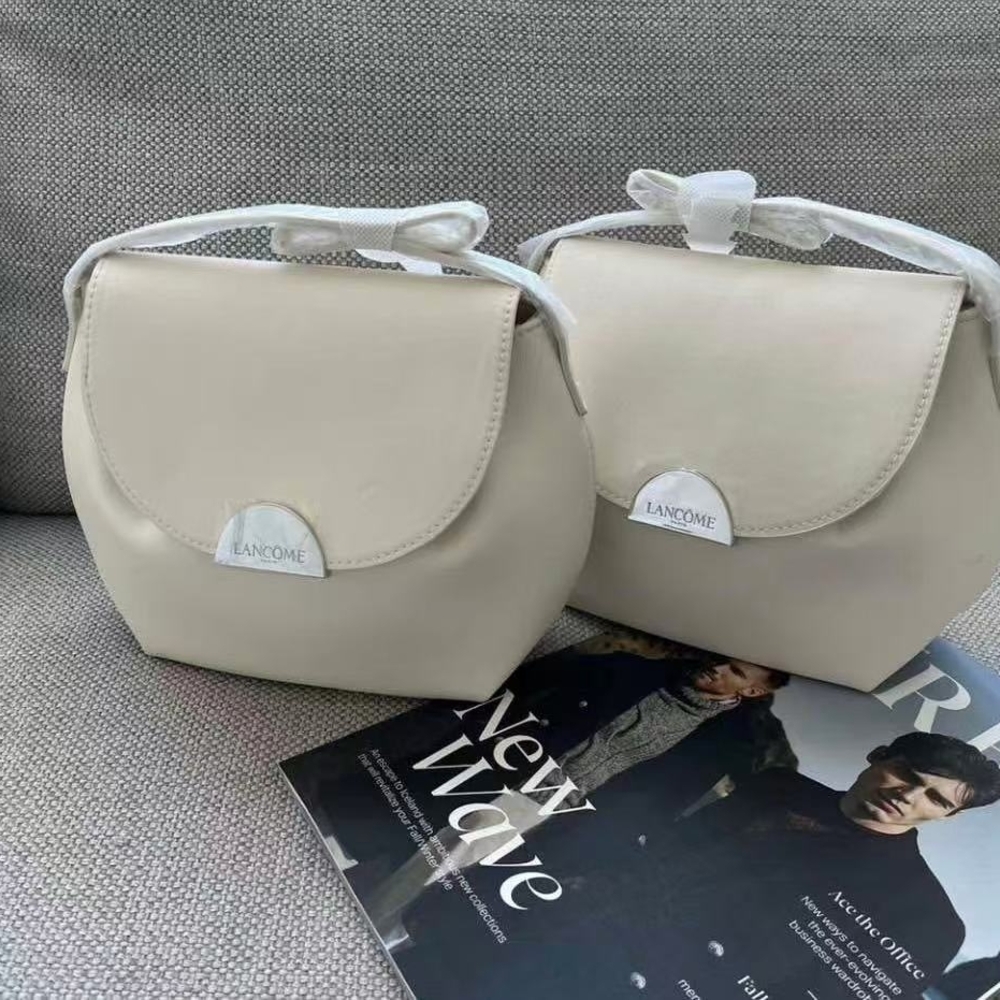 2/10$ Lancome Makeup Bag